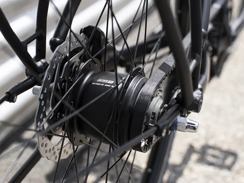 TREK District 3 Equipped Stagger Hybrid Bike in Matte Black -3